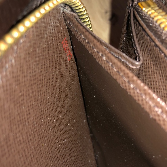 Authentic Louis Vuitton long zippy wallet - Picture 7 of 9